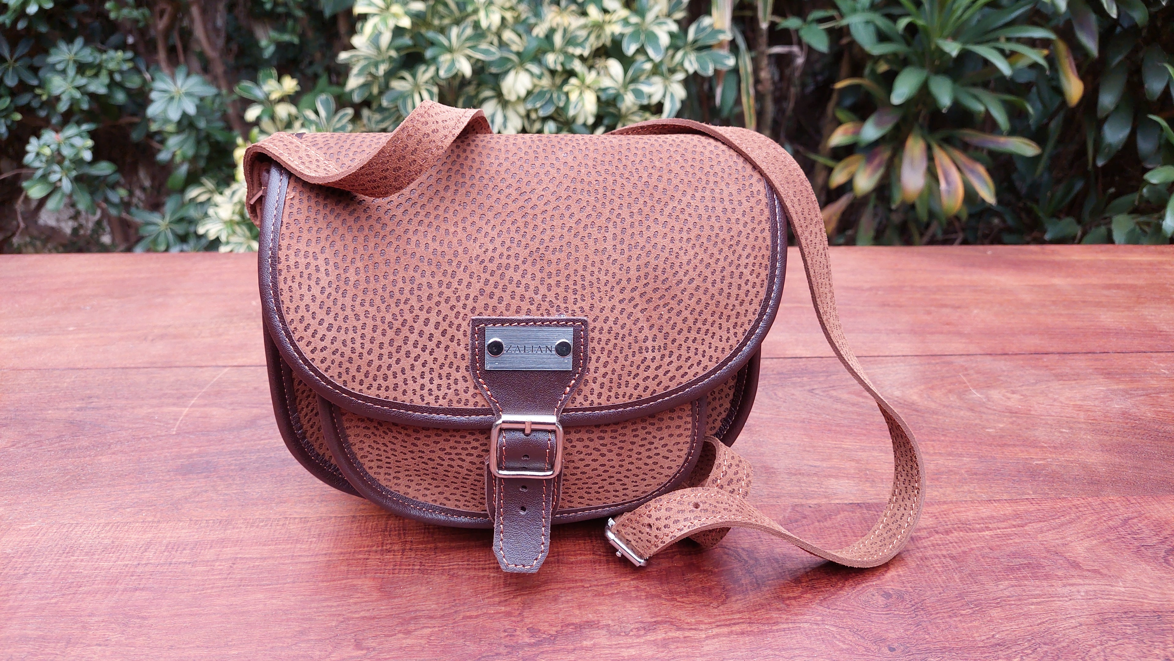 Cartera de Cuero Vacuno Ushguli - Grabado Carpincho