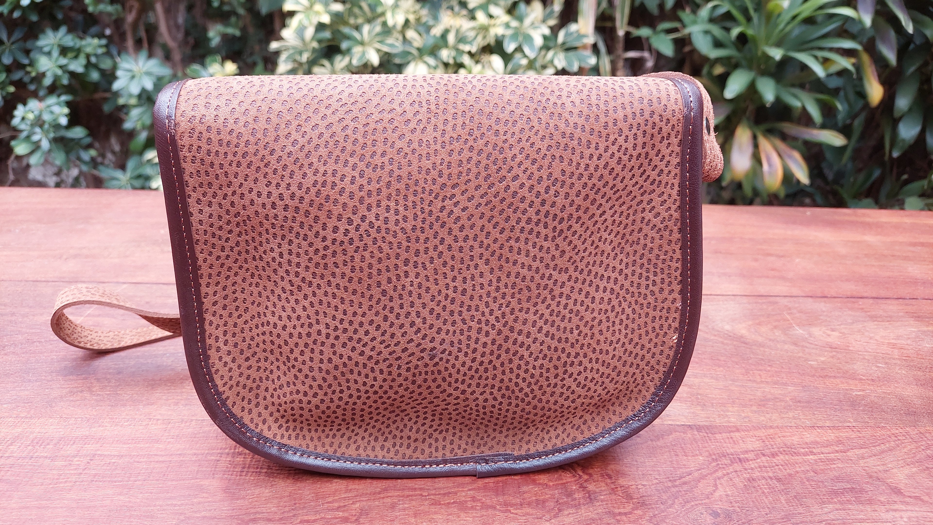 Cartera de Cuero Vacuno Ushguli - Grabado Carpincho