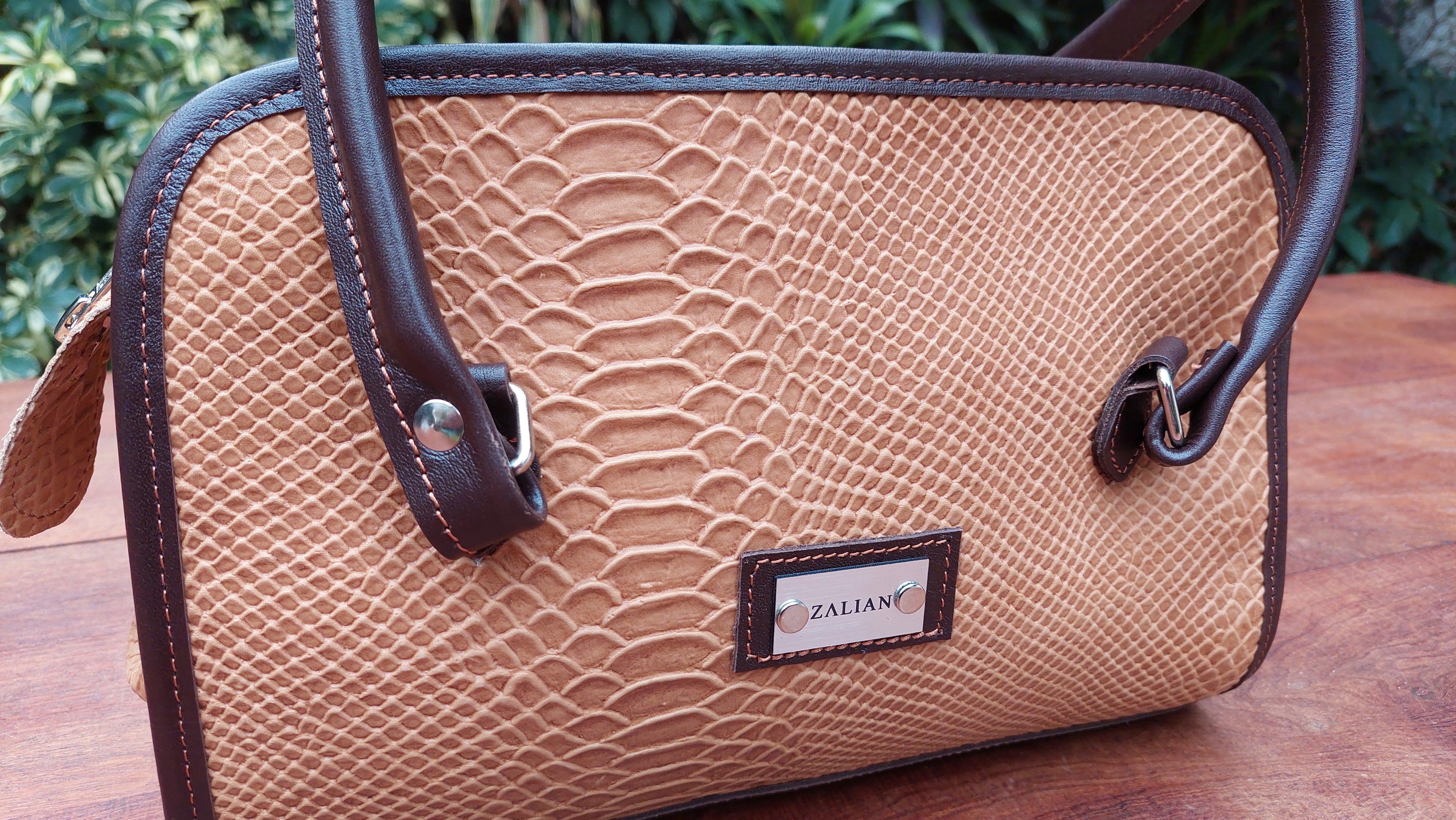 Cartera de Cuero Vacuno Alazani - Grabado Reptil