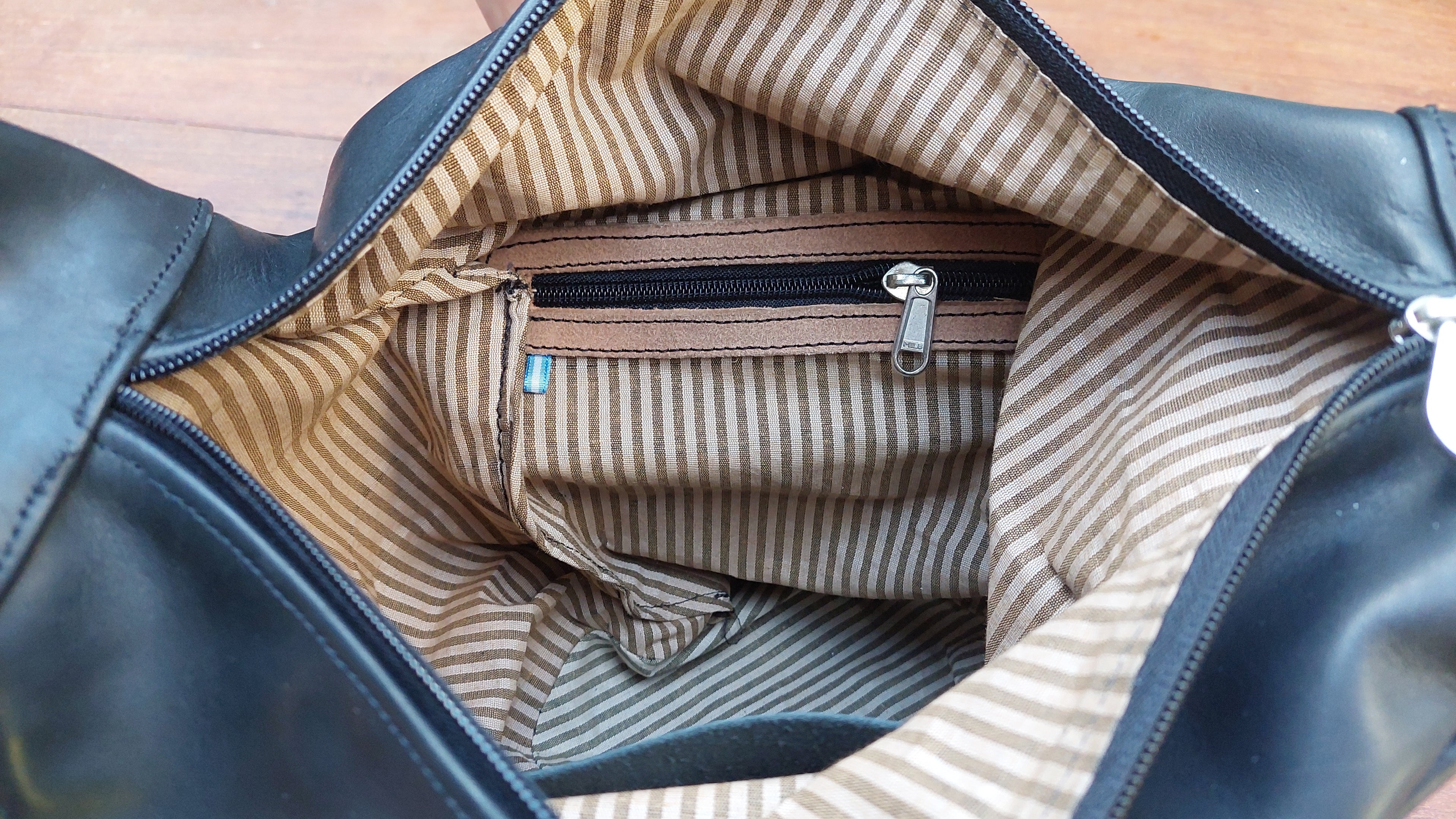 Cartera de Cuero Vacuno Orbe - Negro