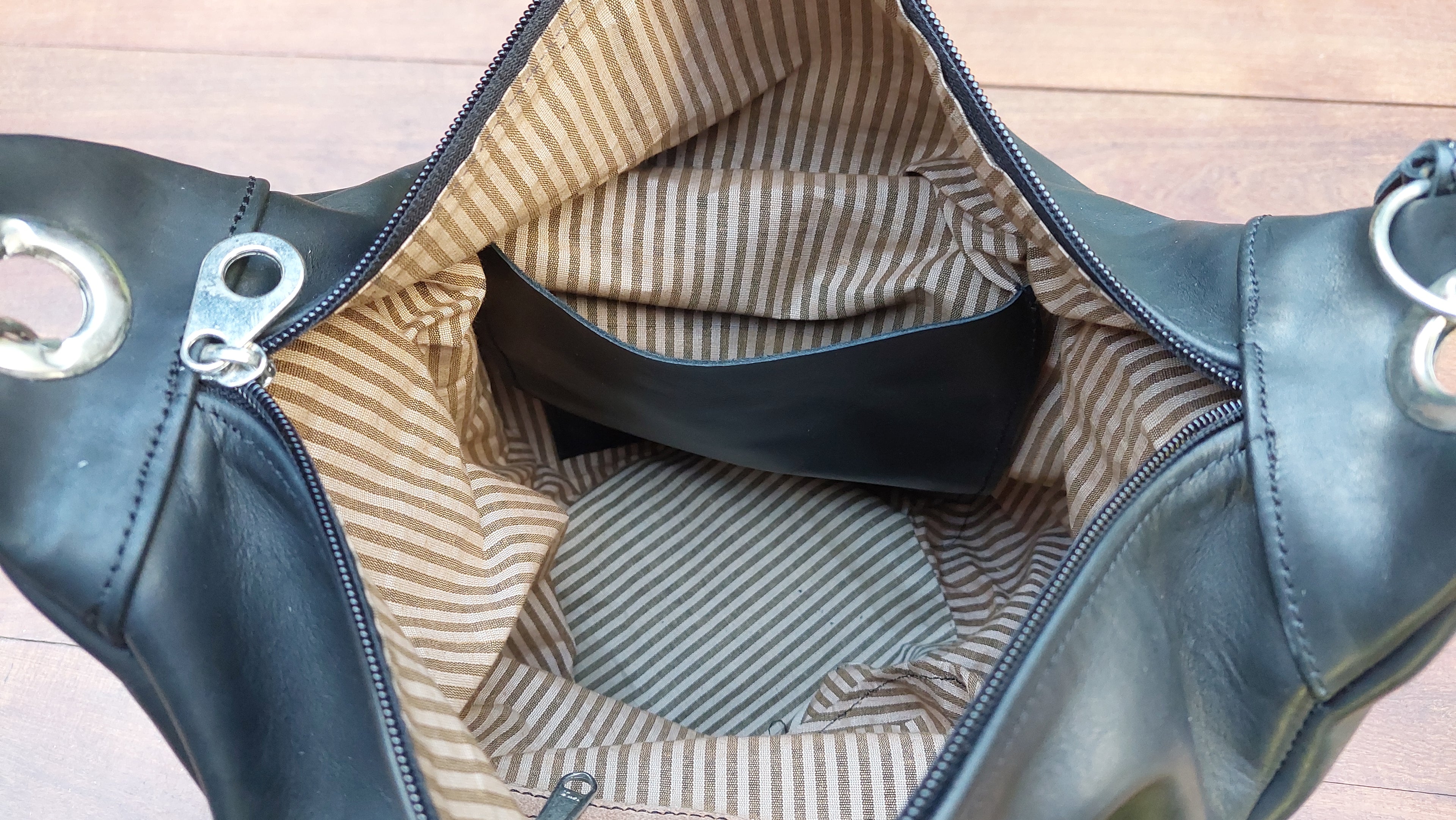 Cartera de Cuero Vacuno Orbe - Negro