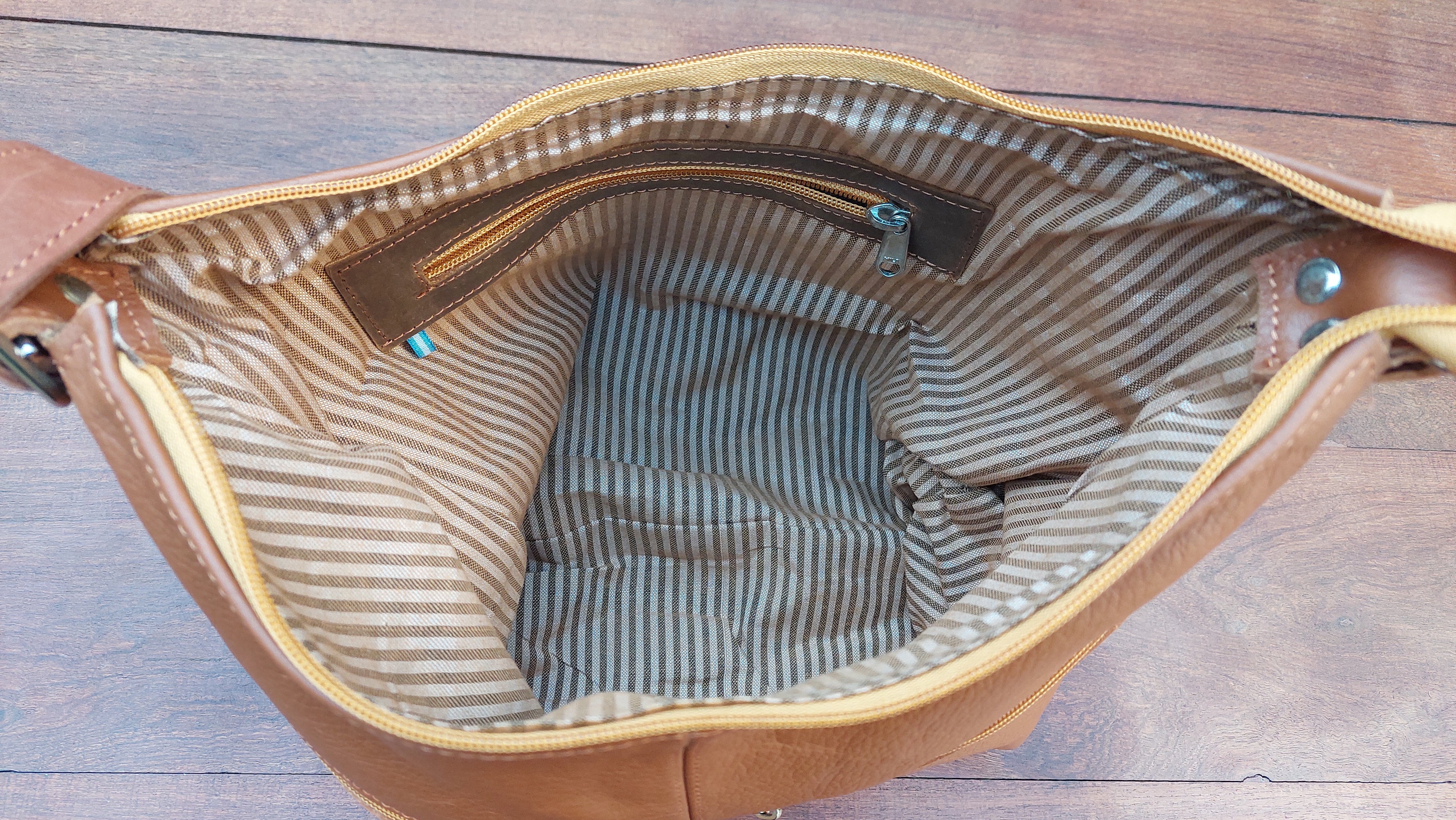 Cartera de Cuero Vacuno Tafí - Suela