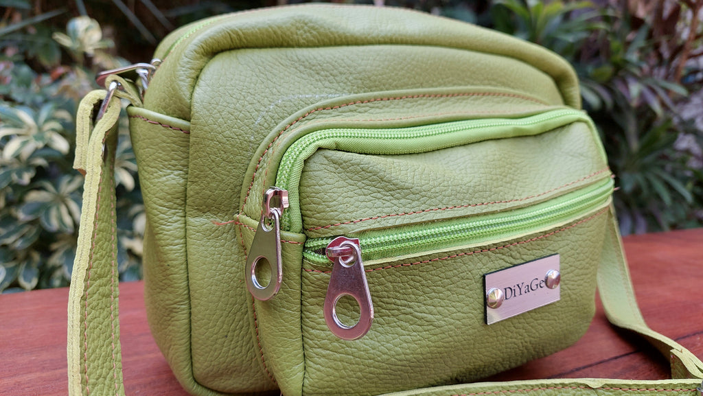 Bandolera de Cuero Vacuno Iguazú - Verde Manzana