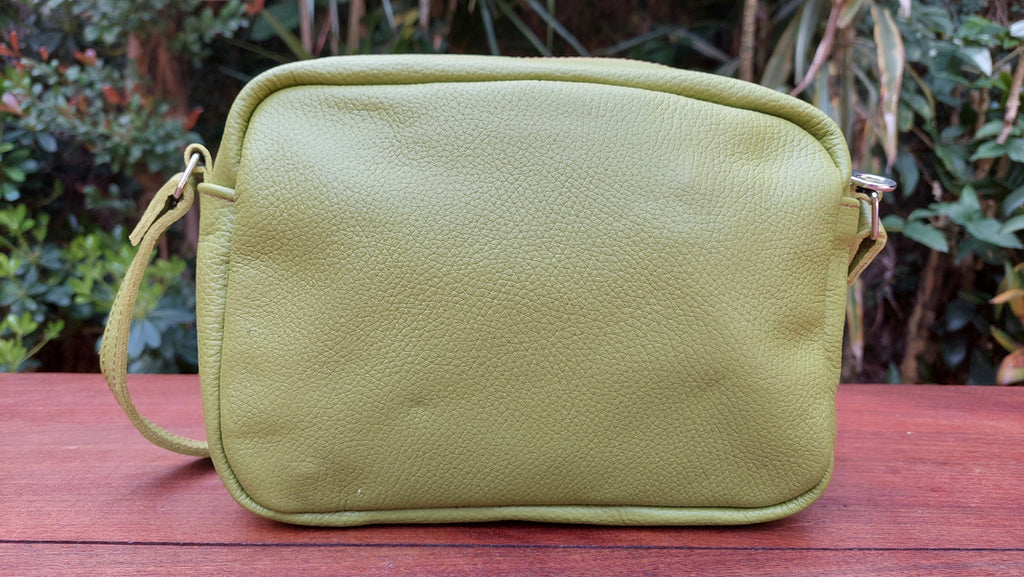 Bandolera de Cuero Vacuno Iguazú - Verde Manzana