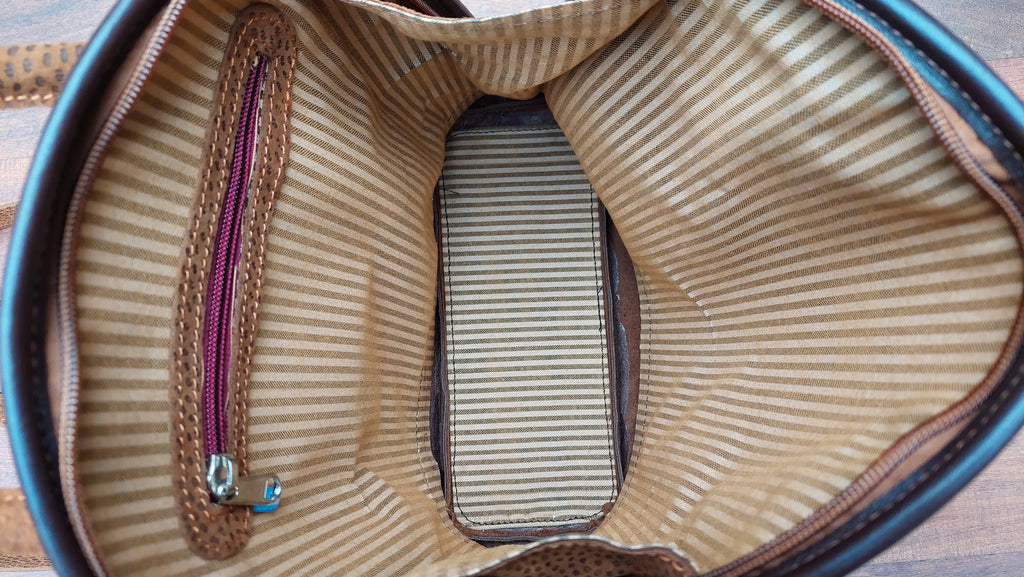 Mochila de Cuero Vacuno Caldén - Grabado Capybara