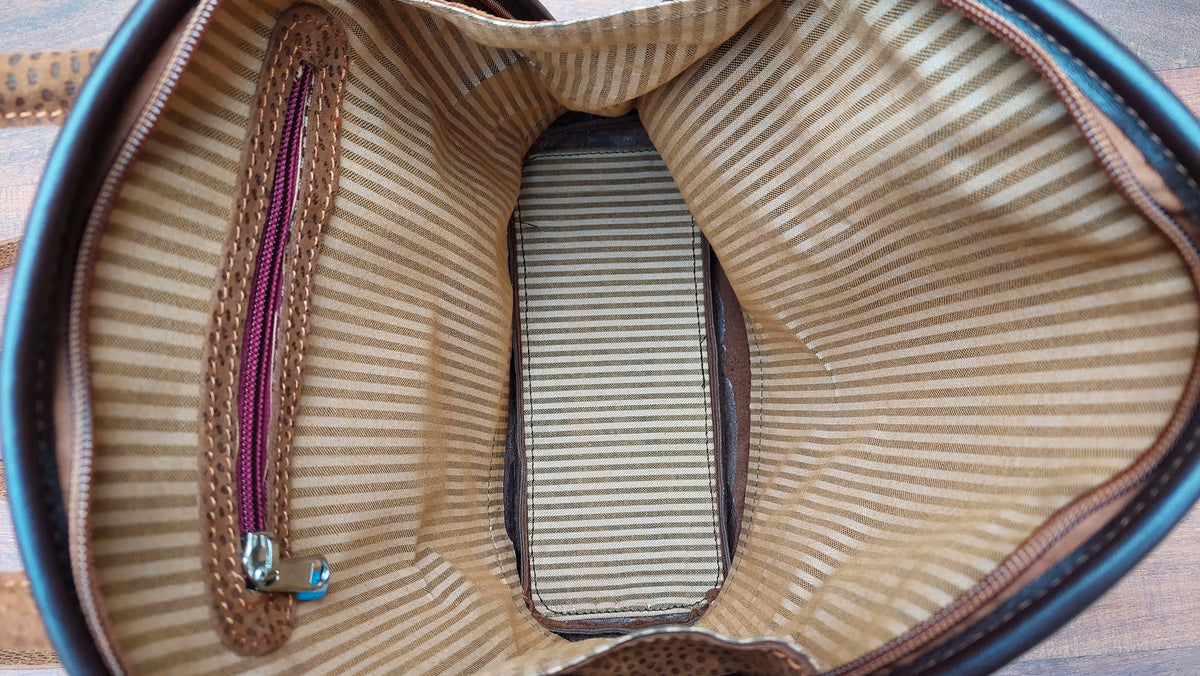 Mochila de Cuero Vacuno Caldén - Grabado Capybara